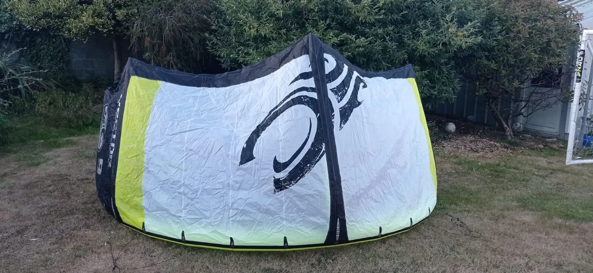 Full Kite Surfing Kit - Image 1