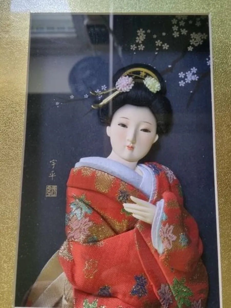 Vintage Japanese 3D relief depicting a geisha - Image 2