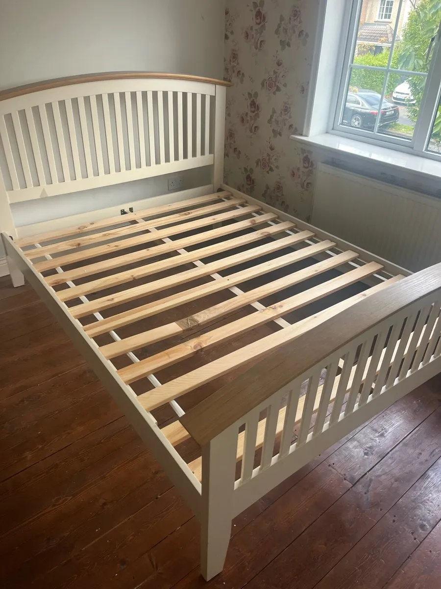 Bed frame - Image 1