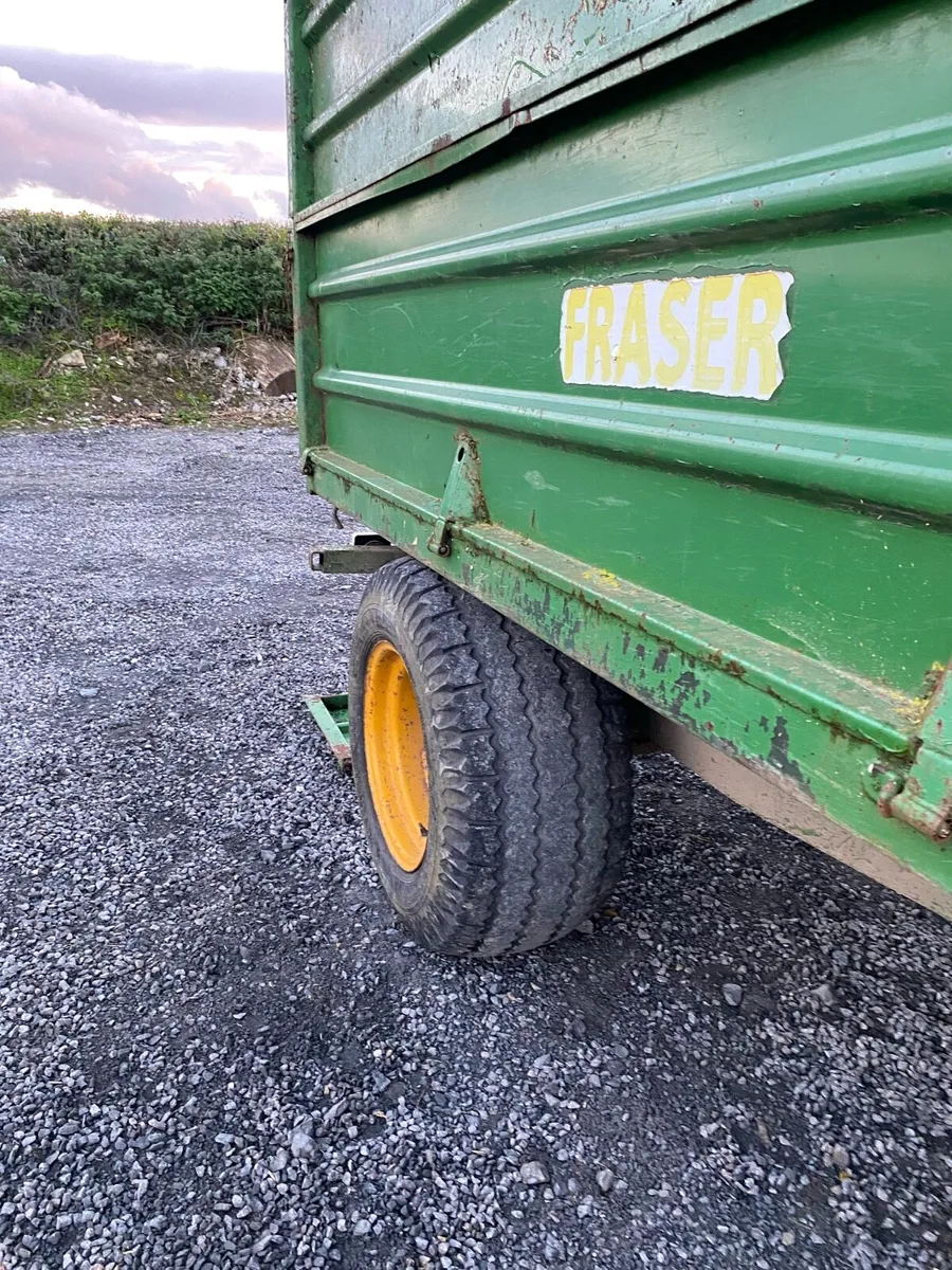 Tractor tipping trailer - Image 1