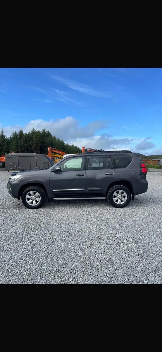 Toyota Land Cruiser crew cab 5 seater 2018 - Image 3