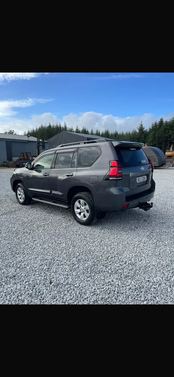 Toyota Land Cruiser crew cab 5 seater 2018 - Image 4