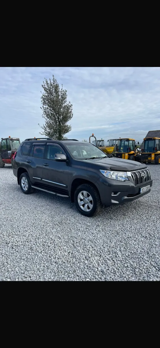 Toyota Land Cruiser crew cab 5 seater 2018 - Image 1