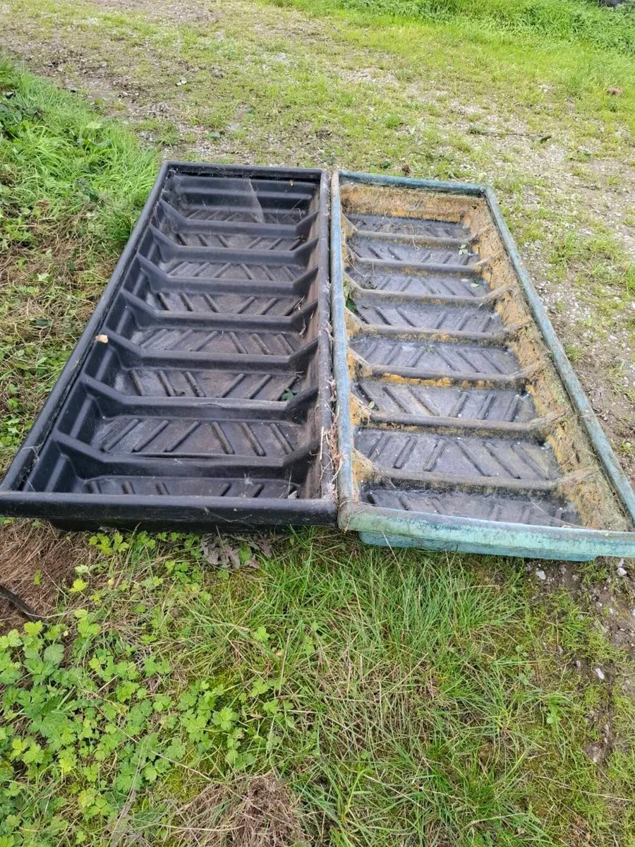 2 cattle foot baths