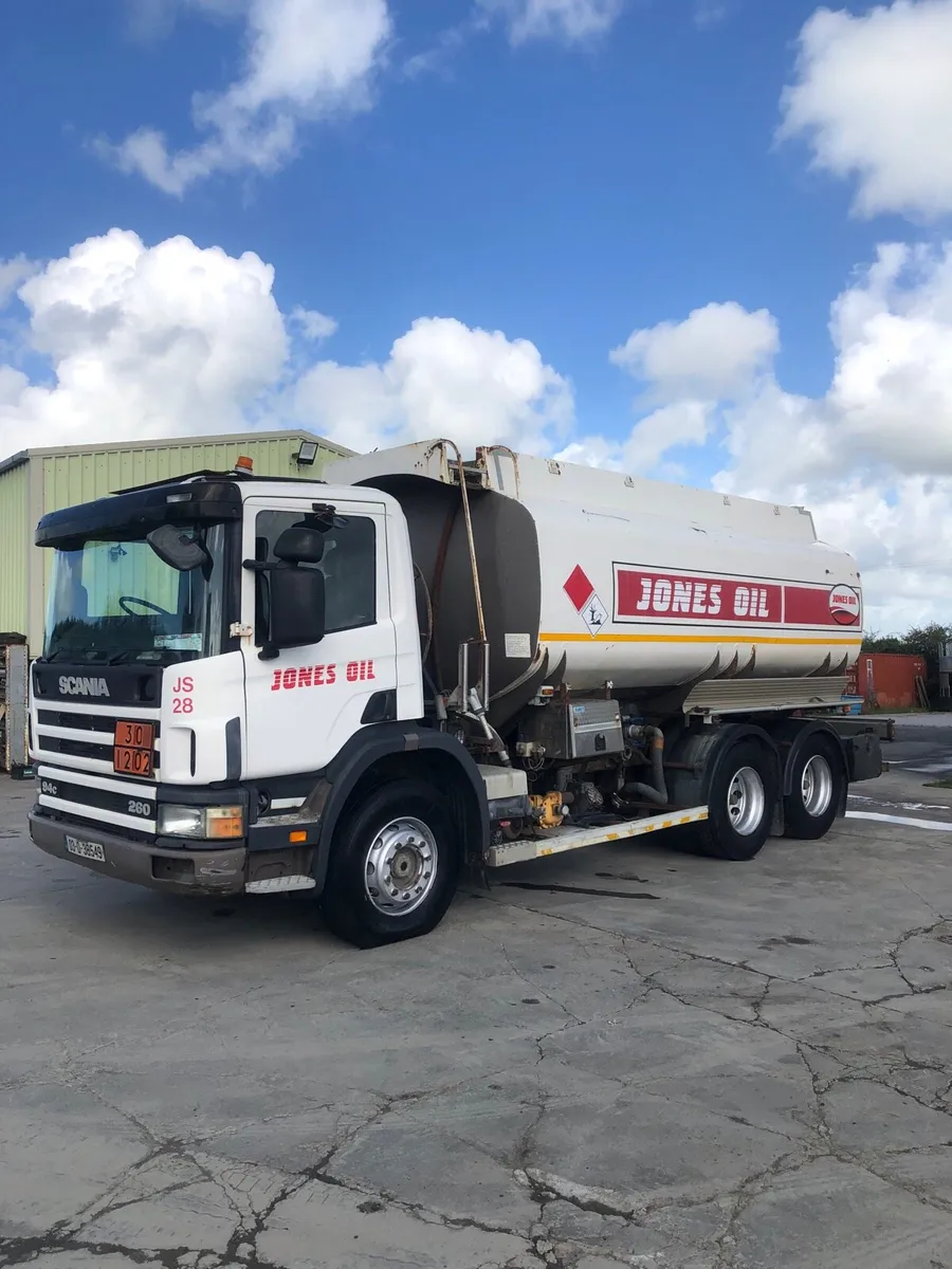 Scania 94D fuel tanker - Image 3