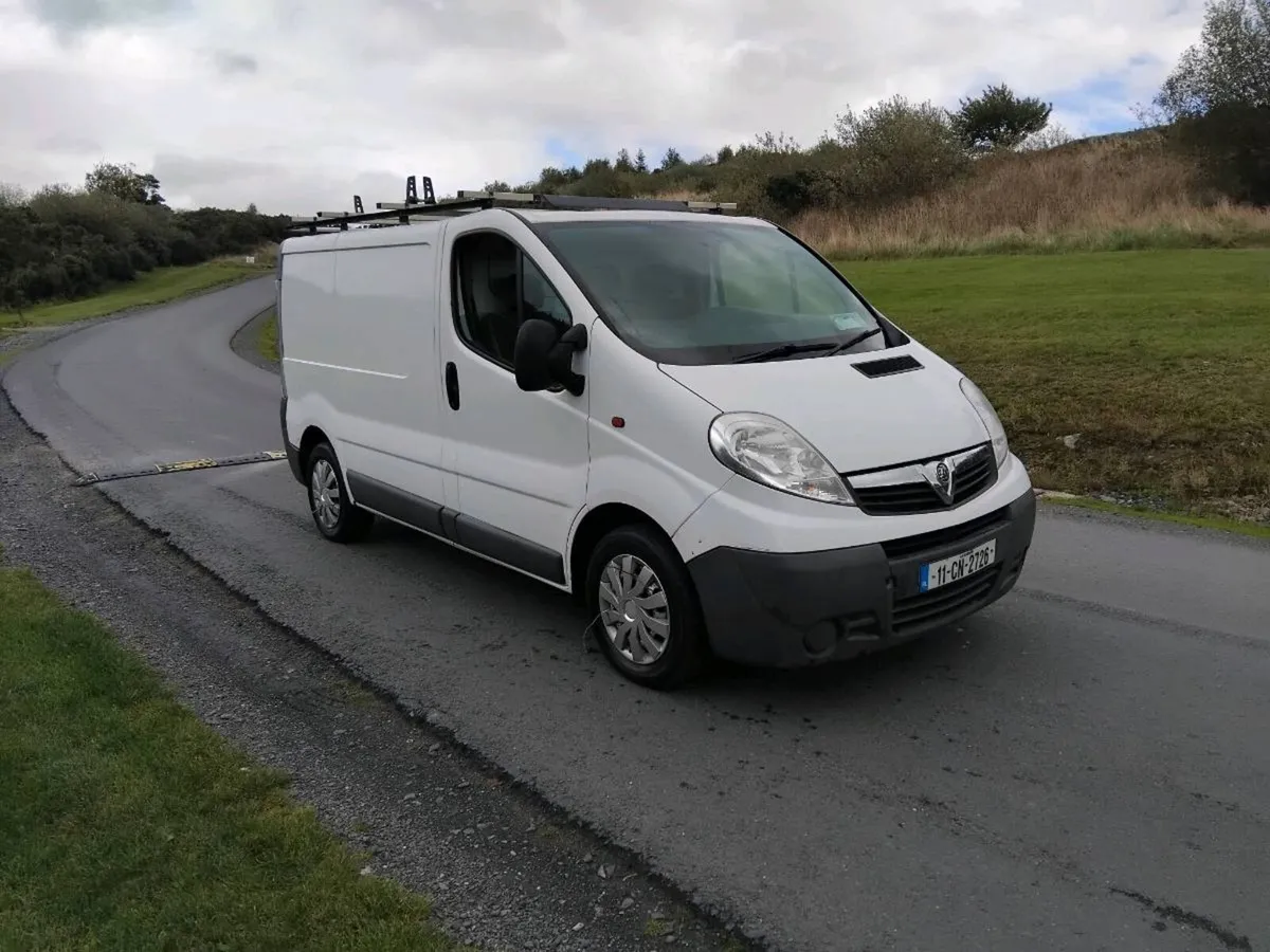 Clean tidy 2011 vivaro van cvrt test  03/27 - Image 2