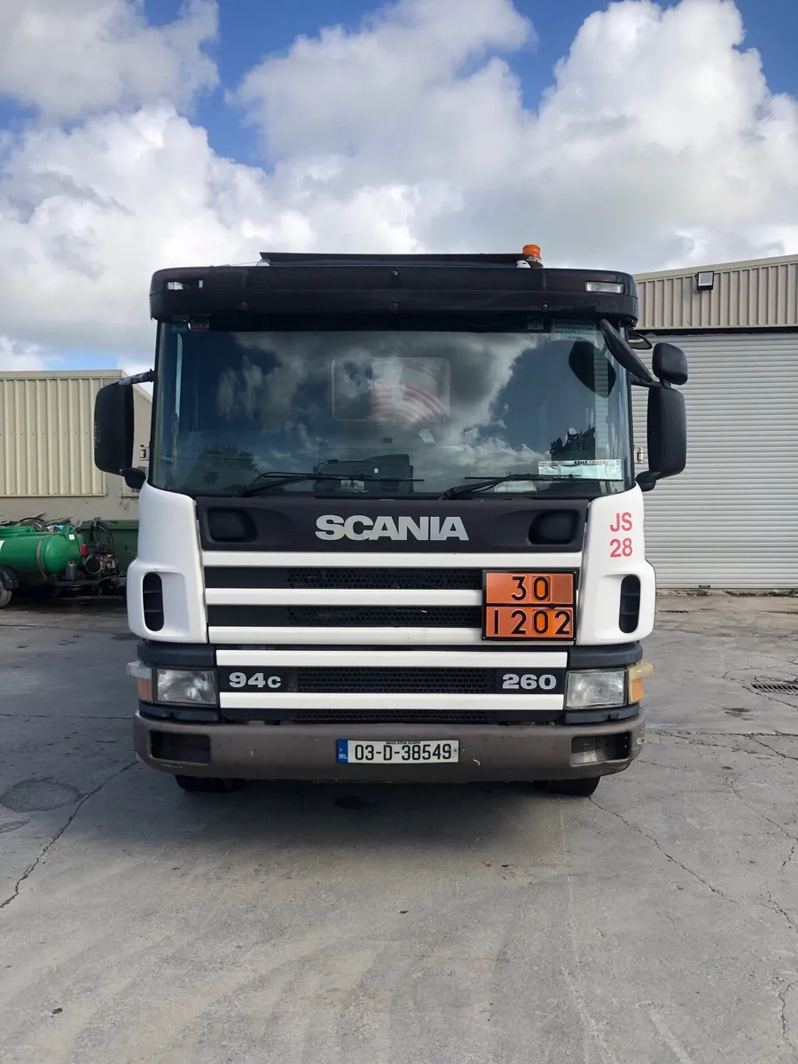 Scania 94D fuel tanker - Image 2