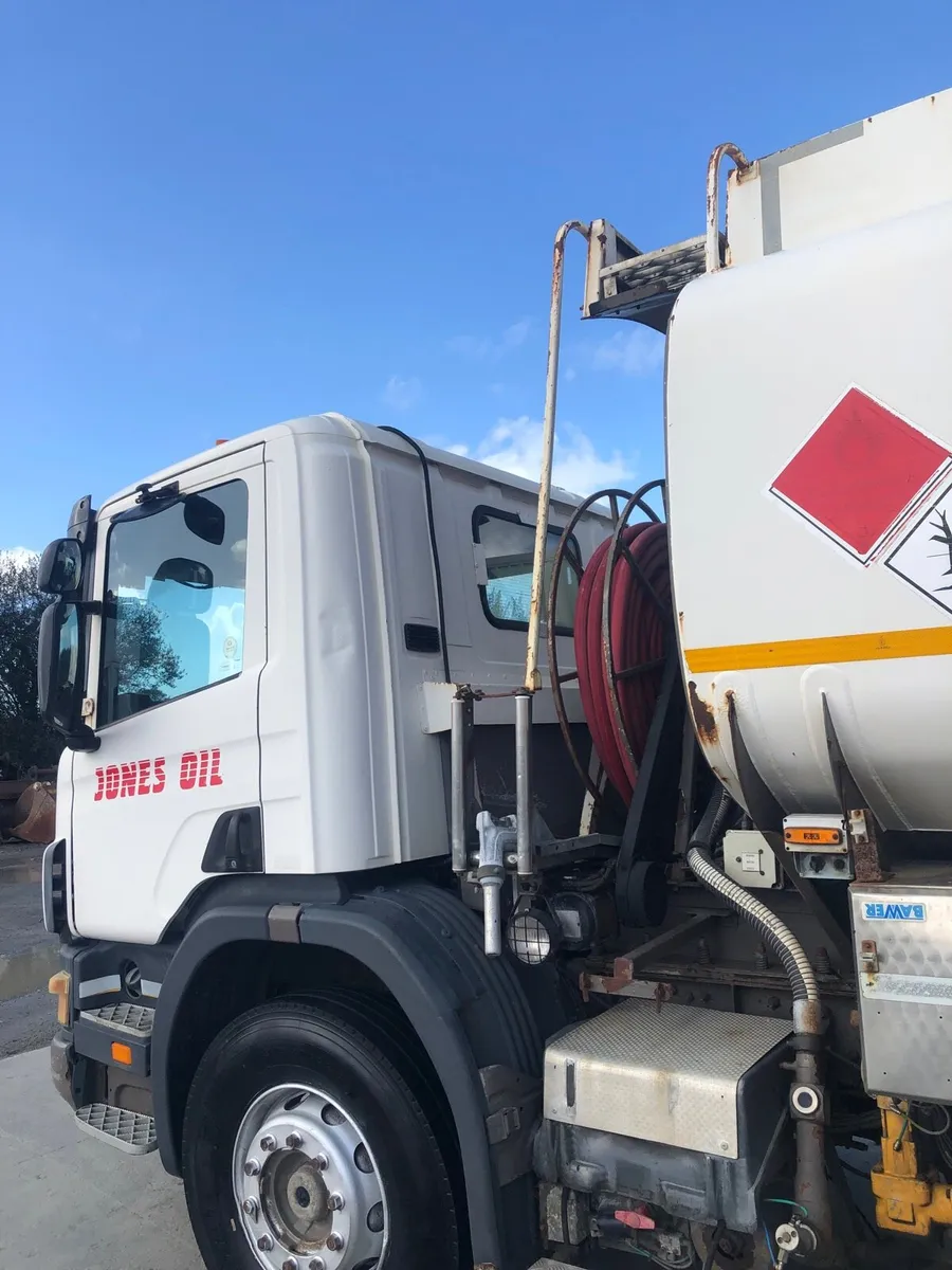 Scania 94D fuel tanker - Image 4