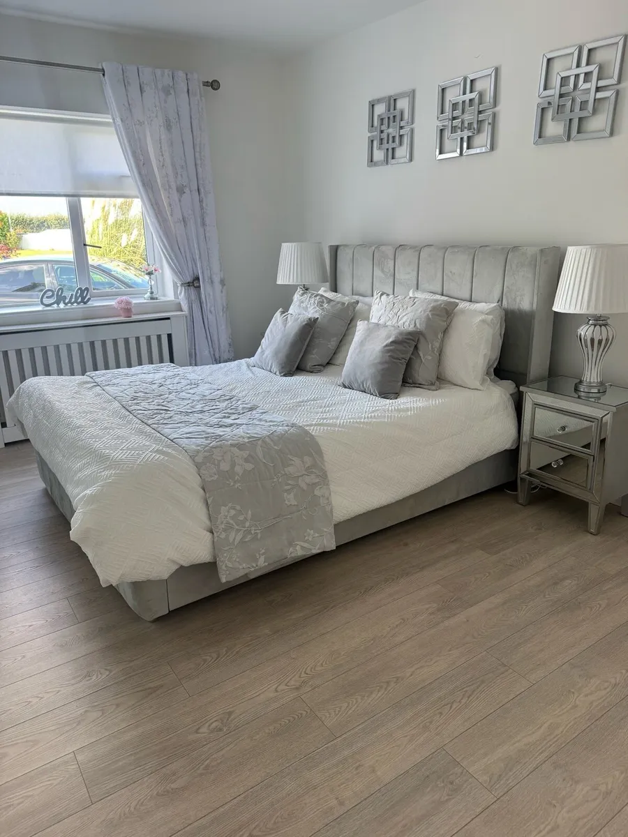 Grey bed - Image 1