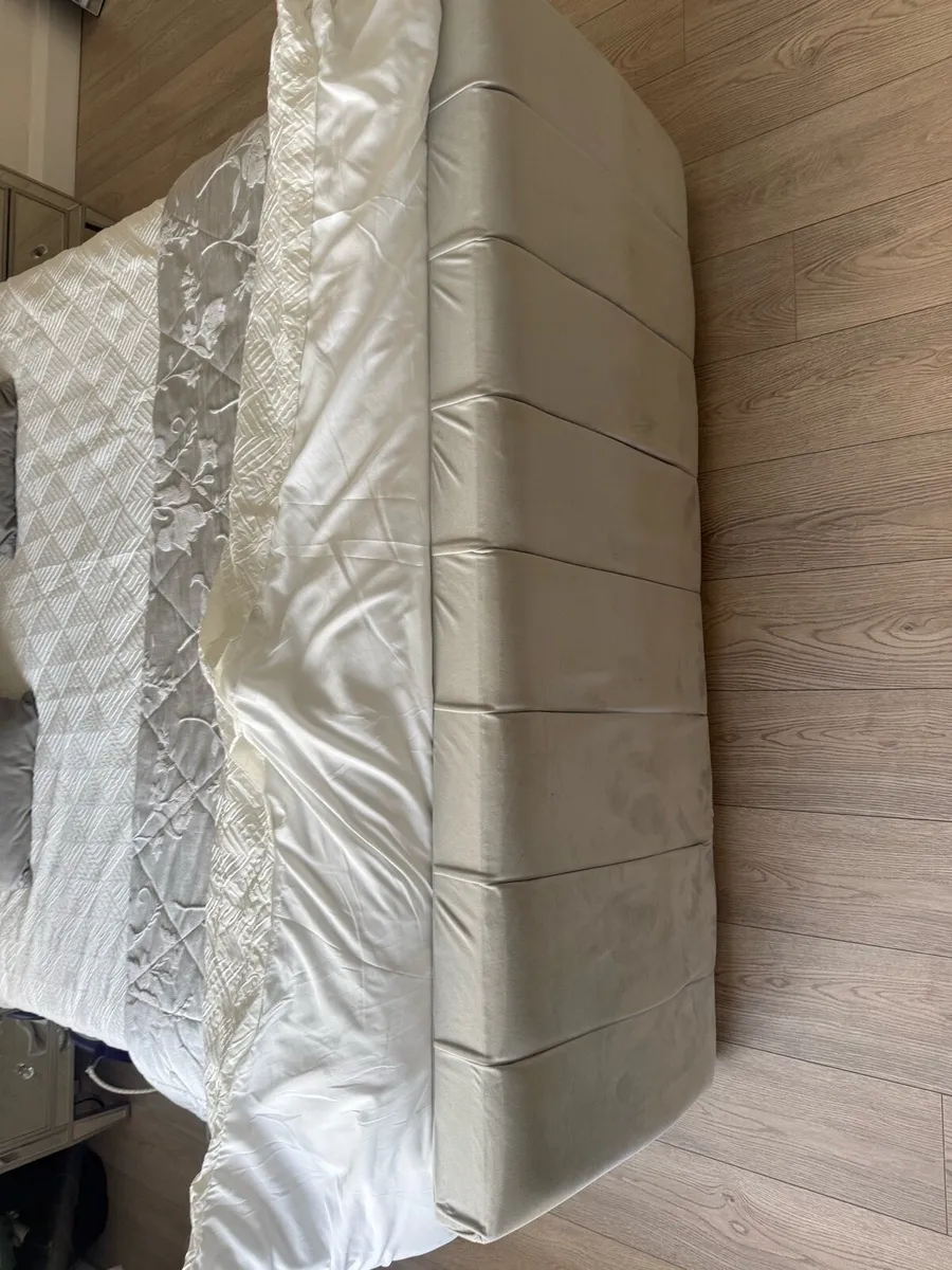 Grey bed - Image 2