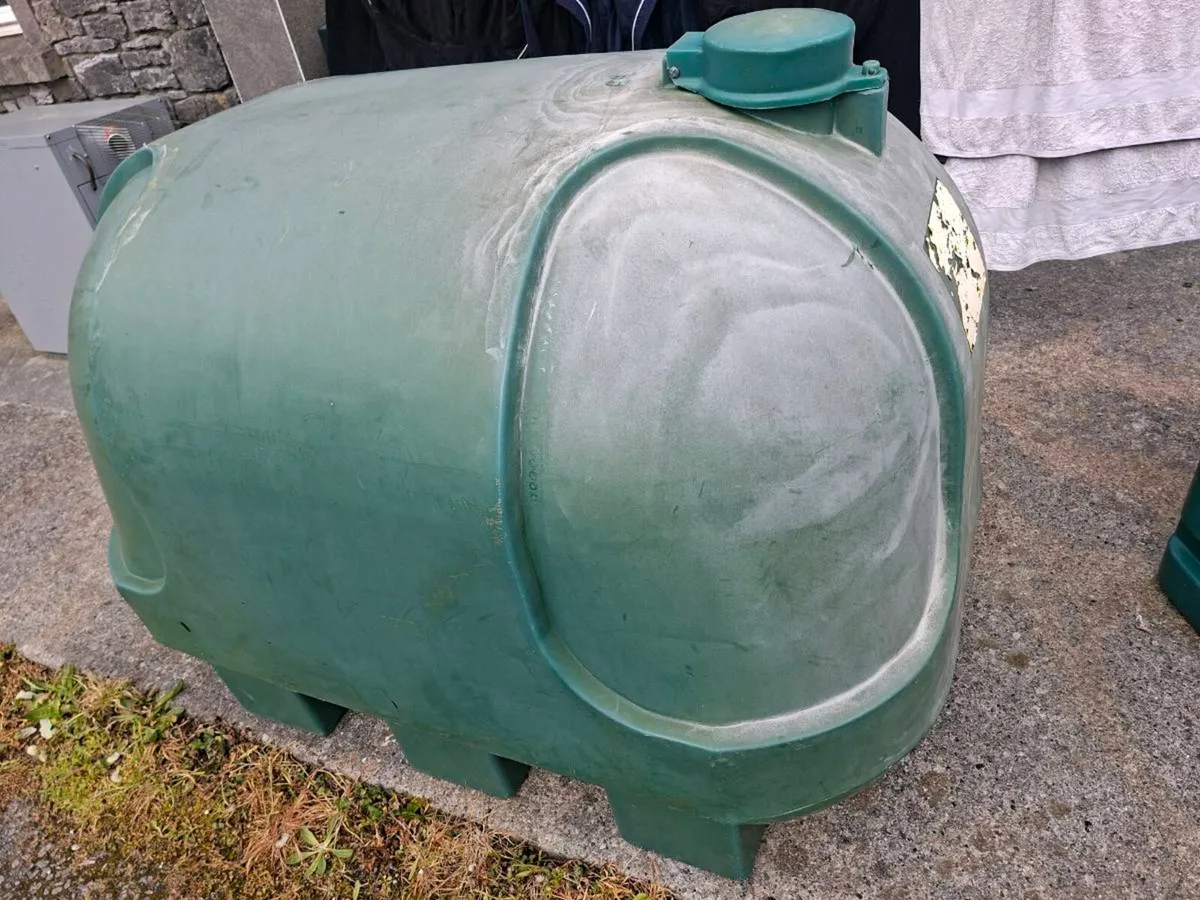 Oil tank - Image 1