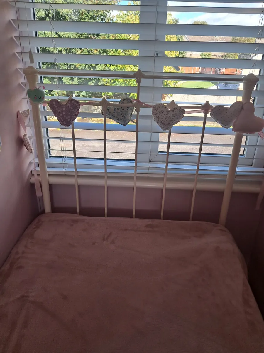 Cream wrought iron single bed - Image 2