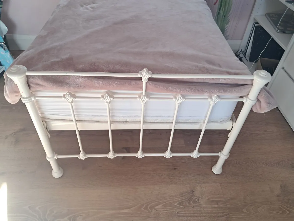Cream wrought iron single bed - Image 3
