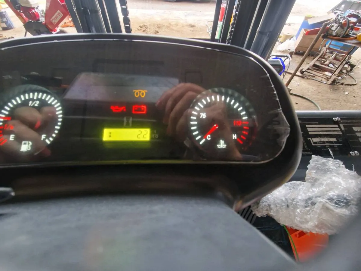 Forklift - Image 4