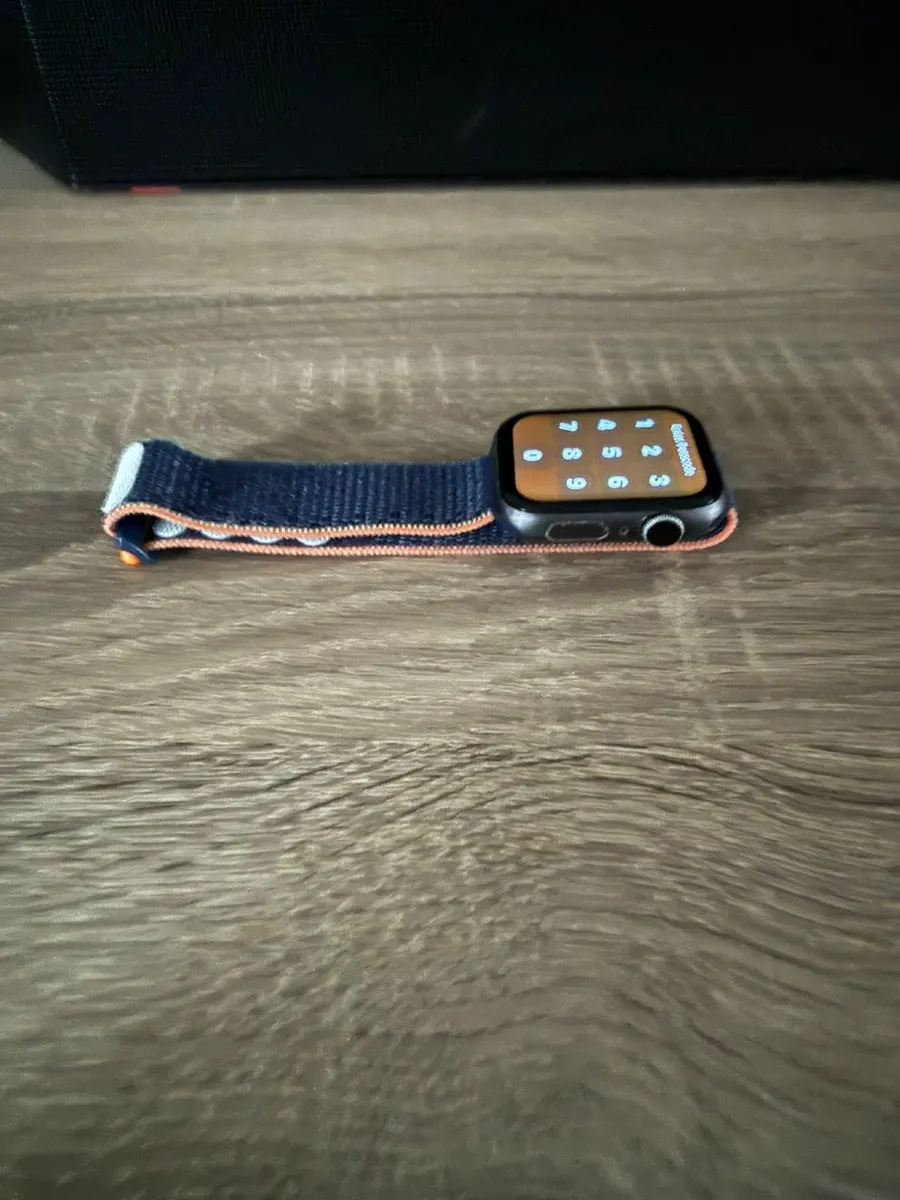 Apple Watch Series 4 - Image 2