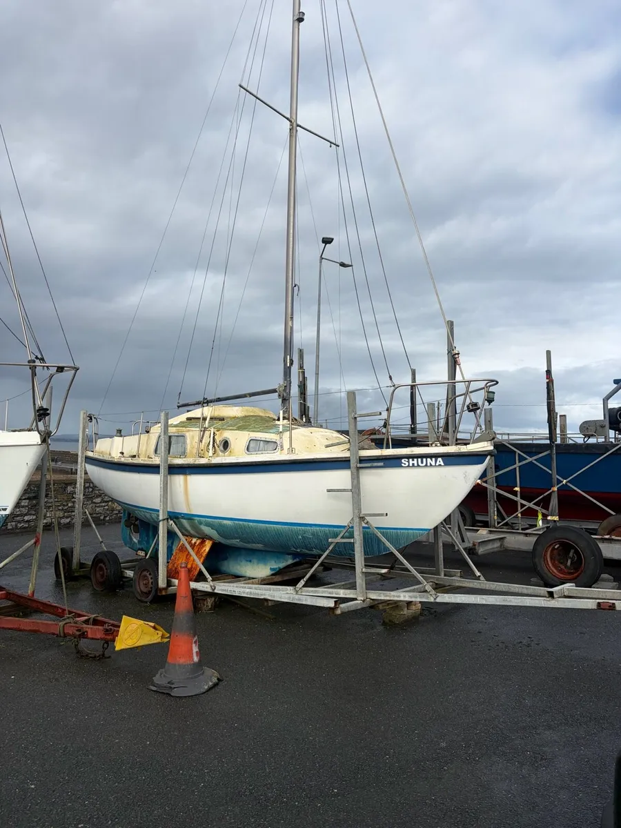 Macwester sailboat and launching trailer - Image 1
