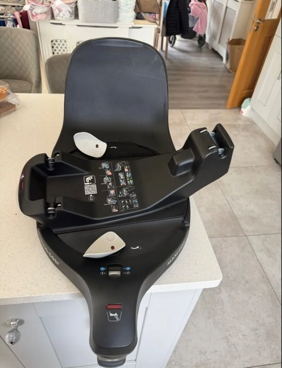 Car seat and base maxi cosi 360 - Image 1