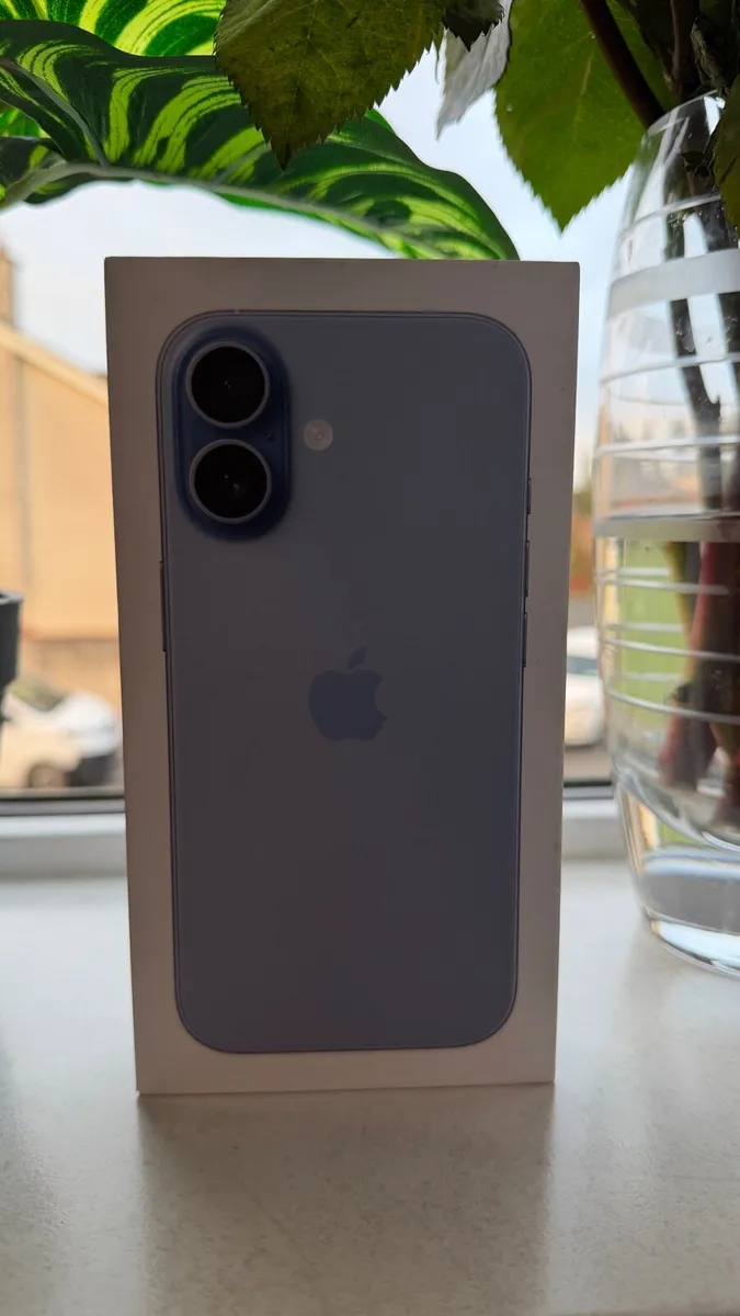 iPhone 17 - Image 1