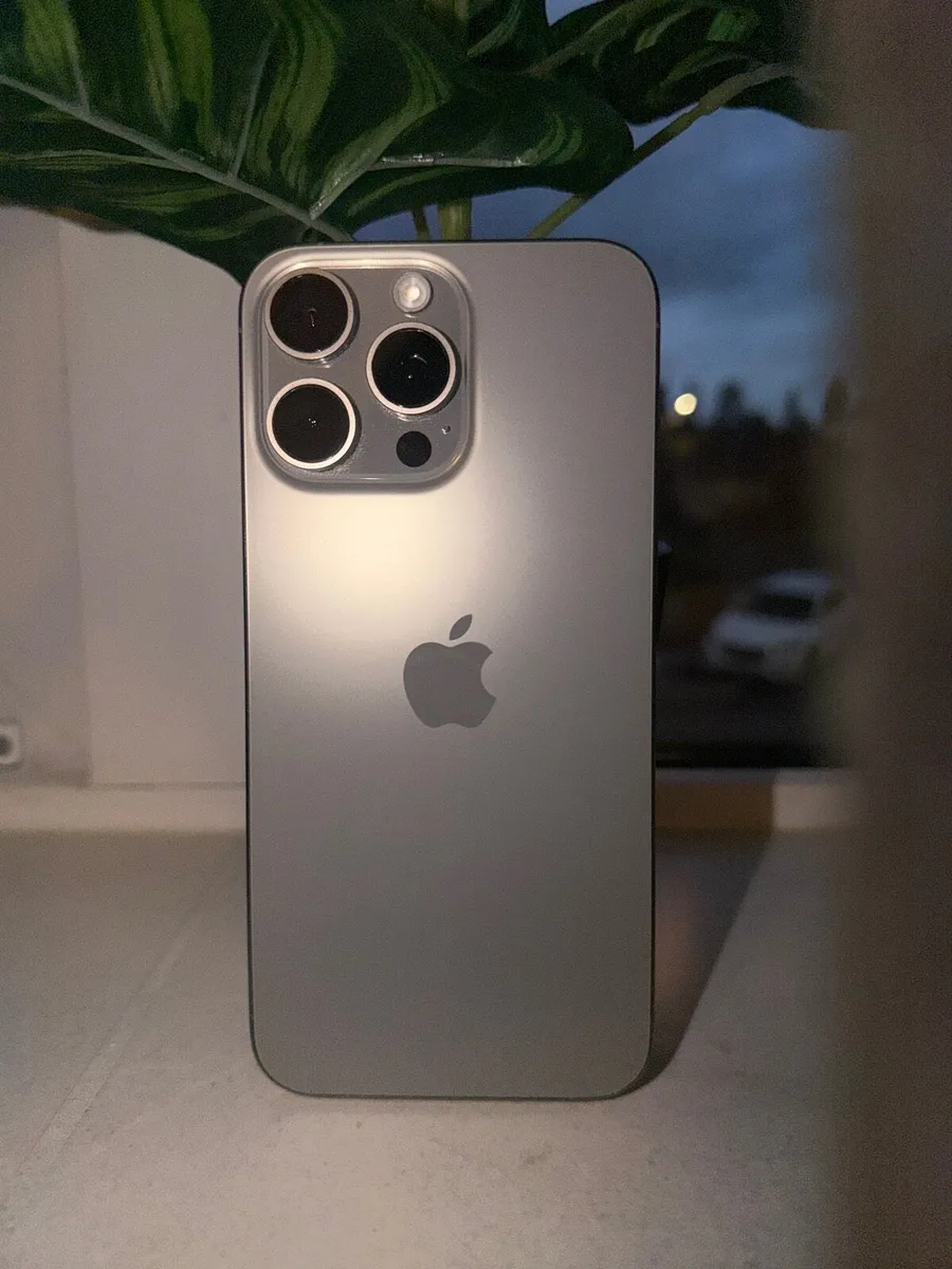 iPhone 15 Pro Max - Image 2