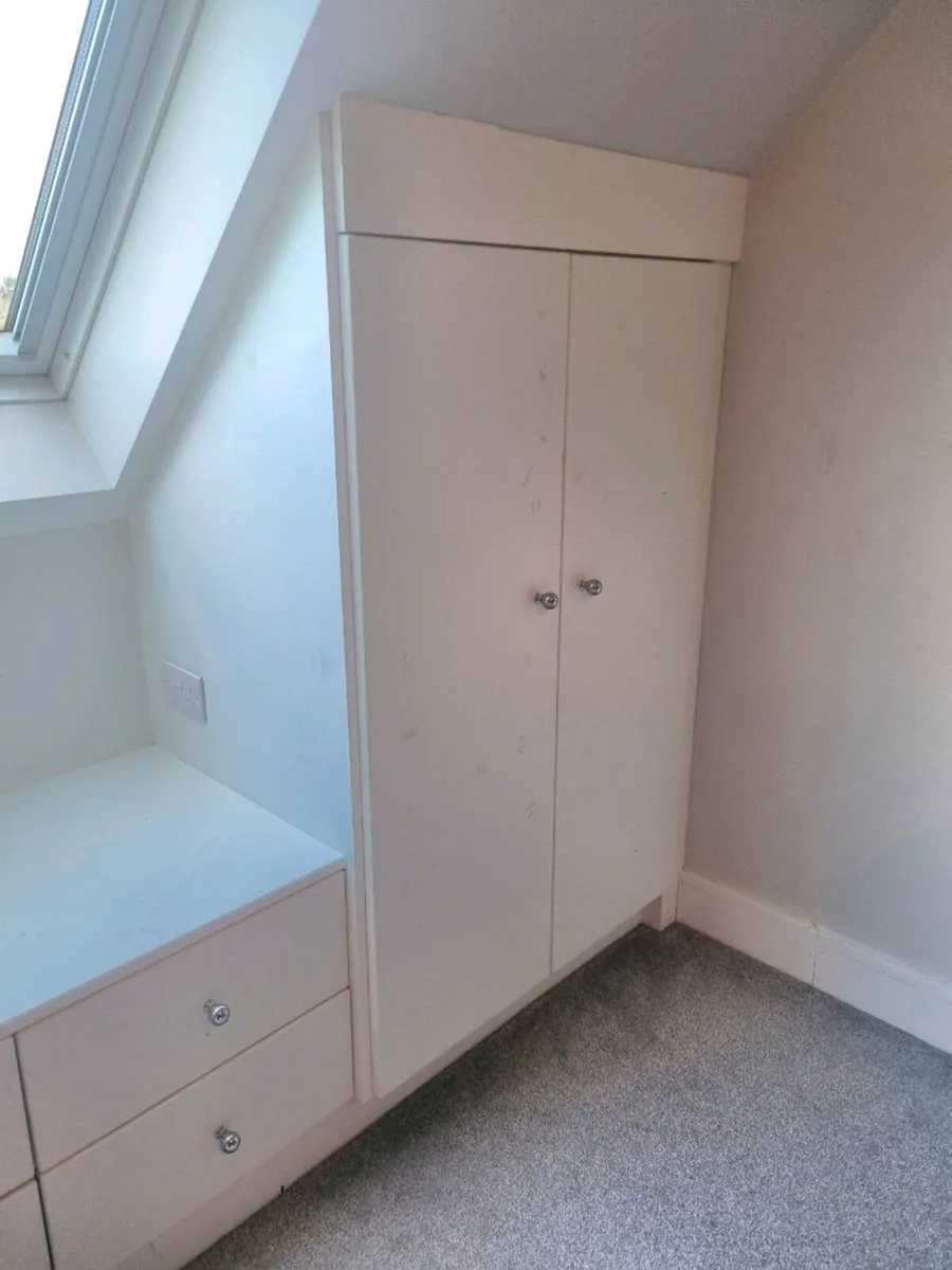 Wardrobes and drawer units - Image 3