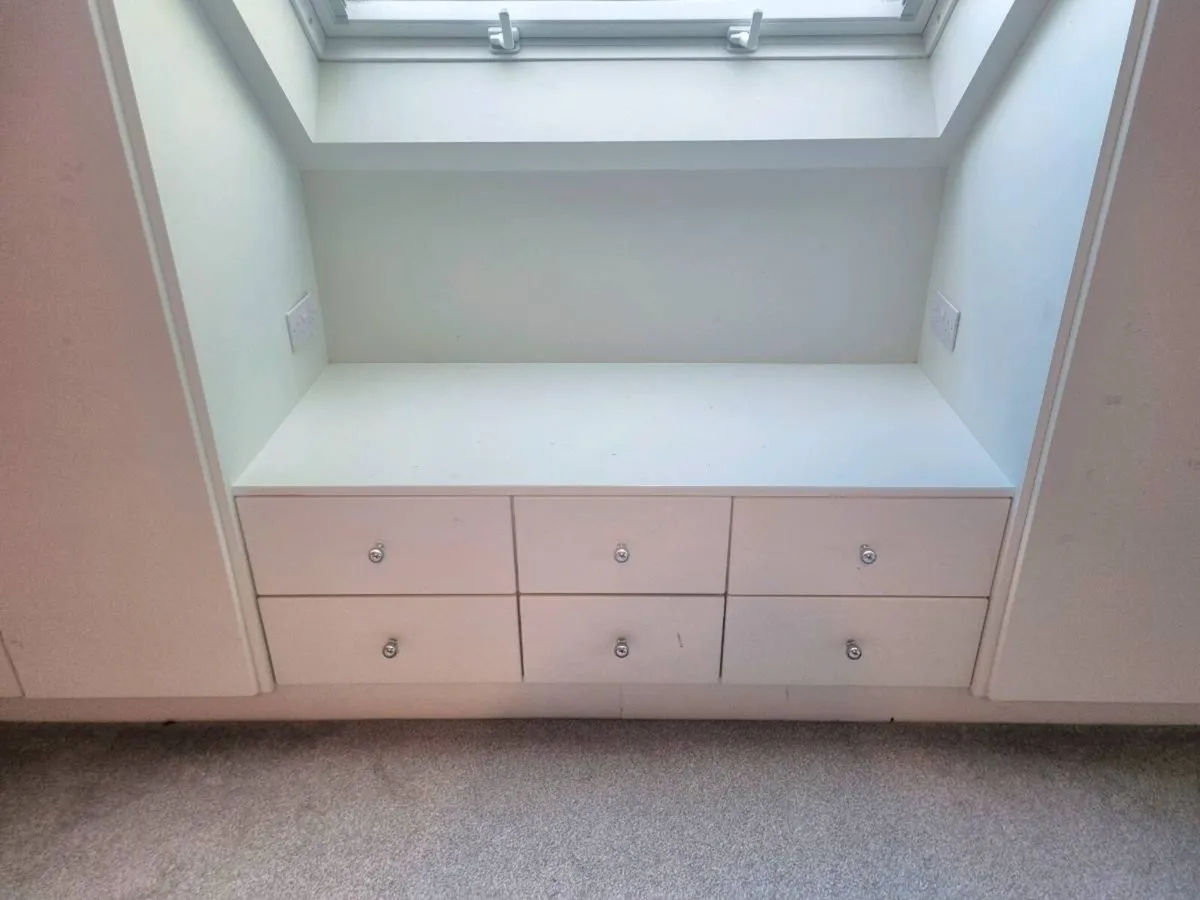 Wardrobes and drawer units - Image 4