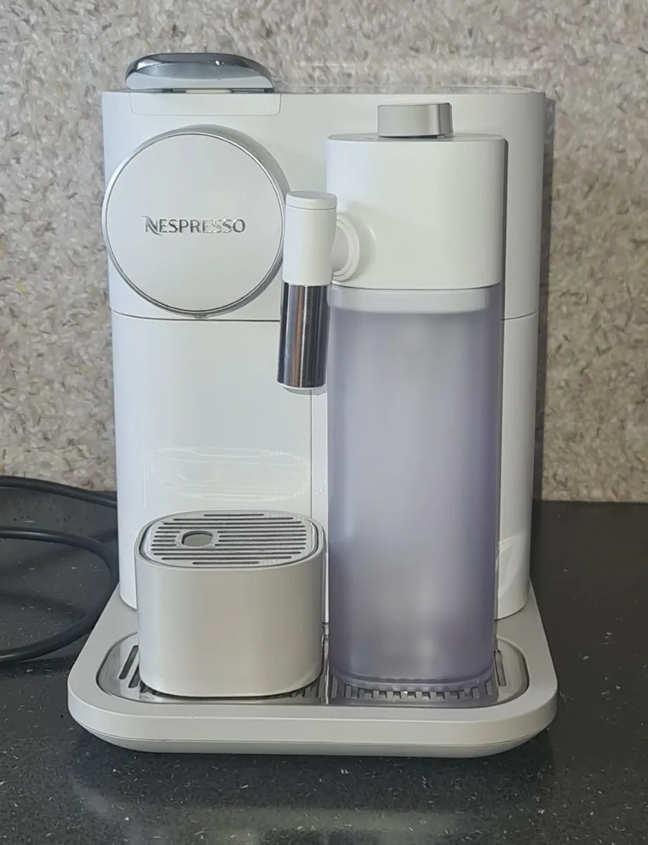 Nespresso Lattissima One / DeLonghi Capsule Coffee - Image 2