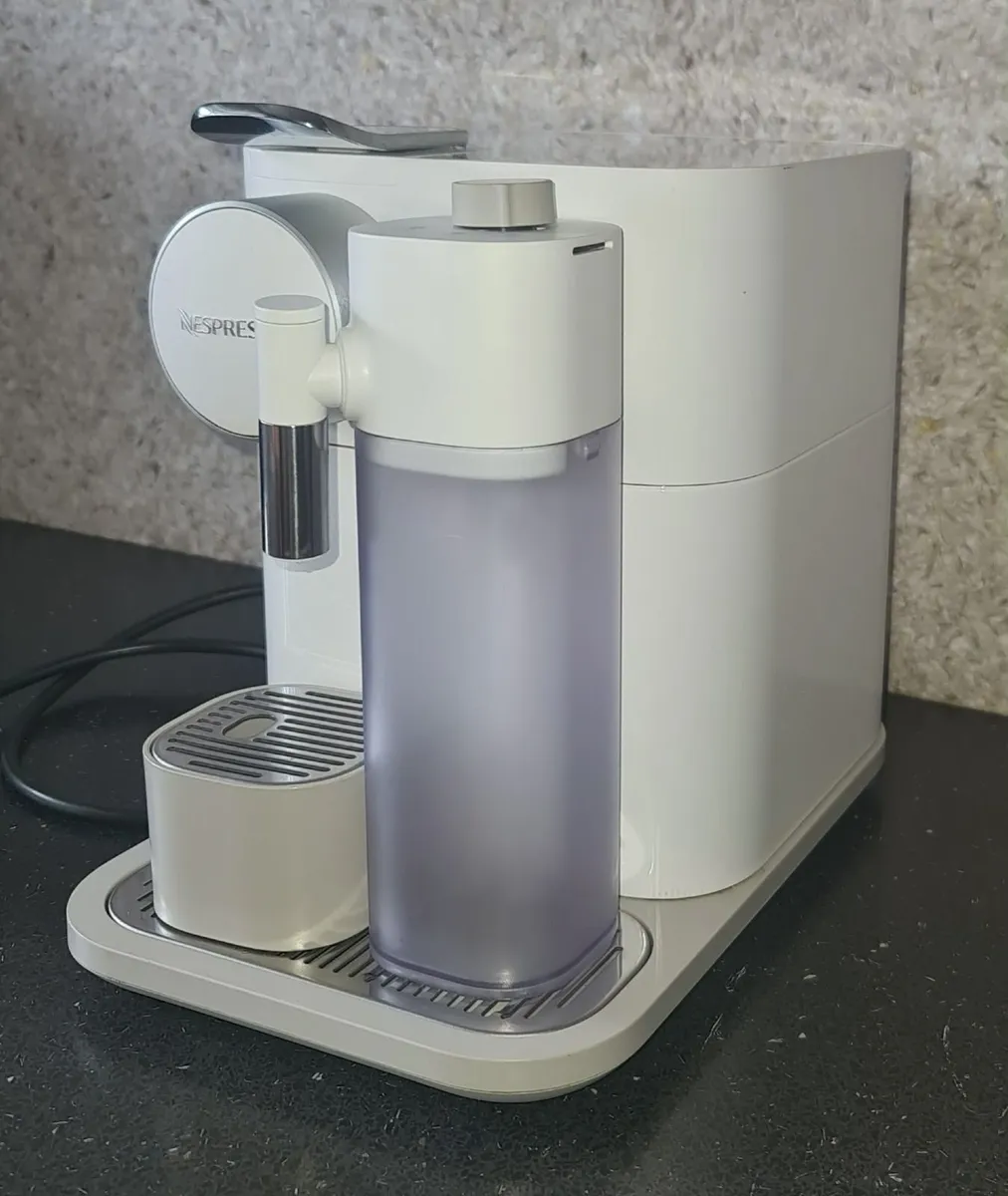 Nespresso Lattissima One / DeLonghi Capsule Coffee - Image 3