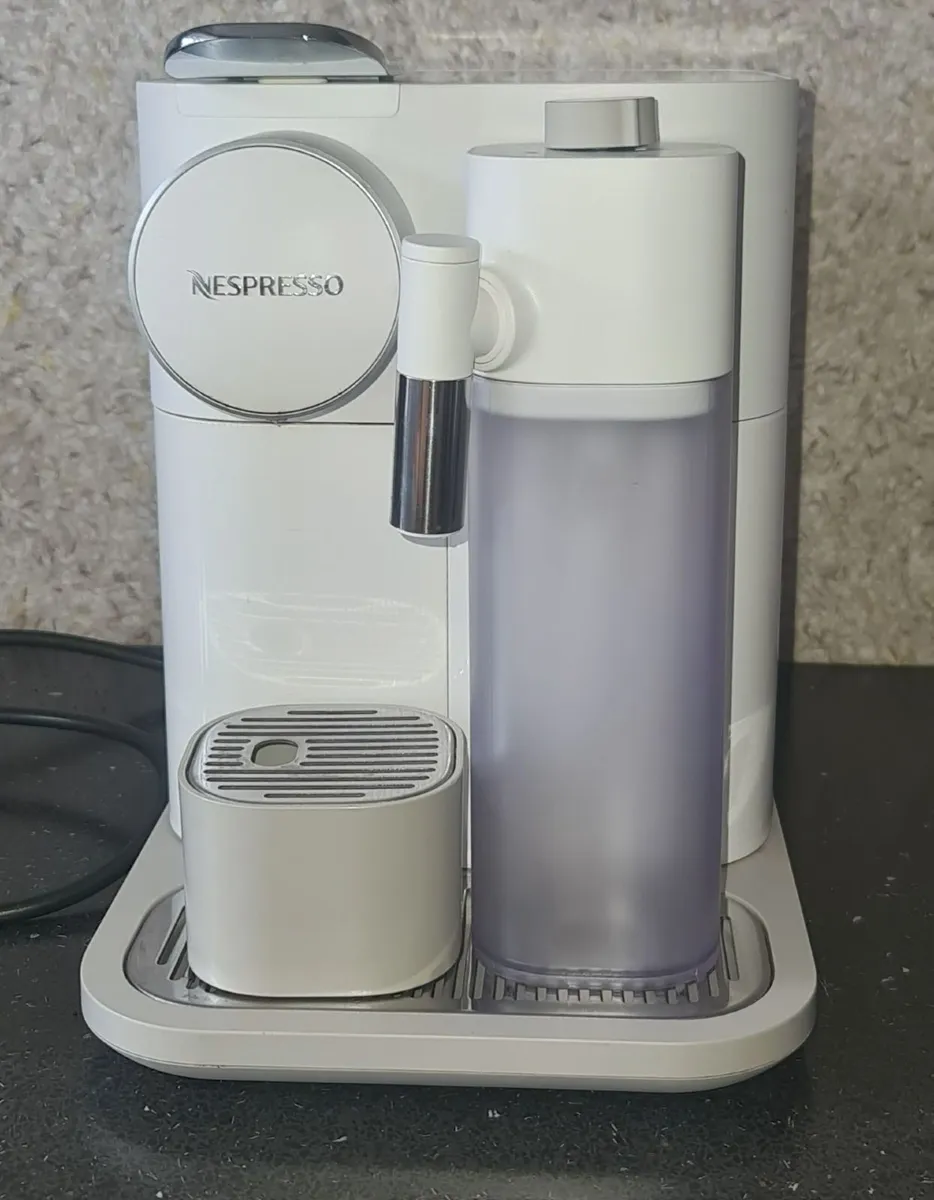 Nespresso Lattissima One / DeLonghi Capsule Coffee - Image 1