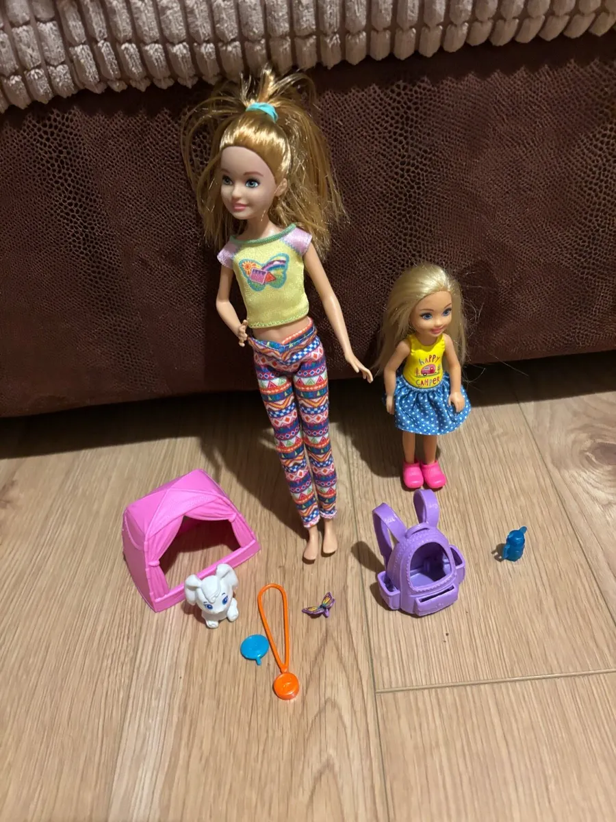 Barbie Campervan with dolls - Image 4