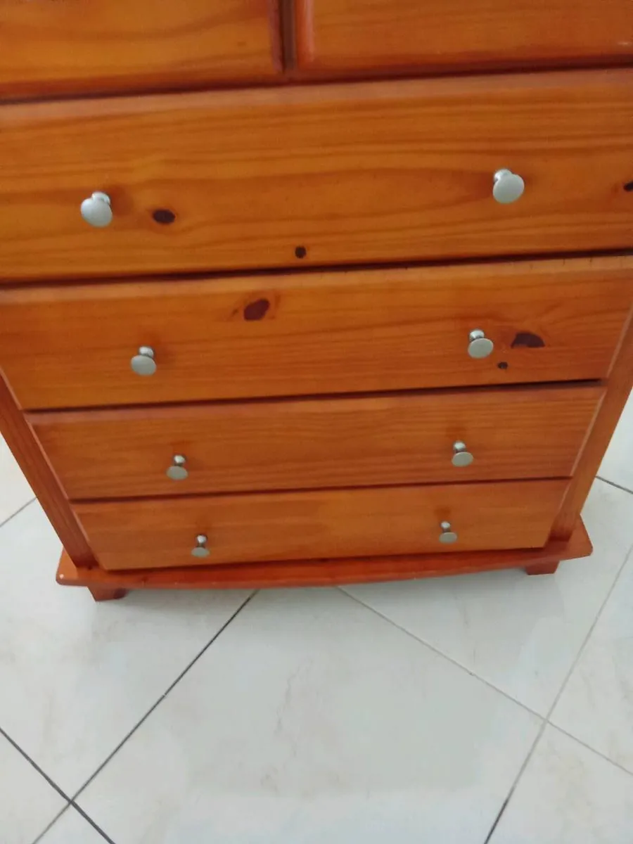 Chests of drawers - Image 1