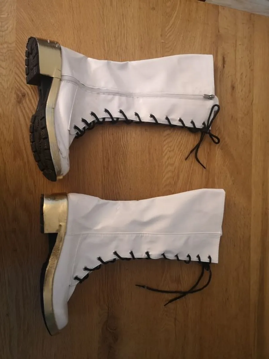 KPop Rumi costume x2 , wig, boots and jewellery - Image 4