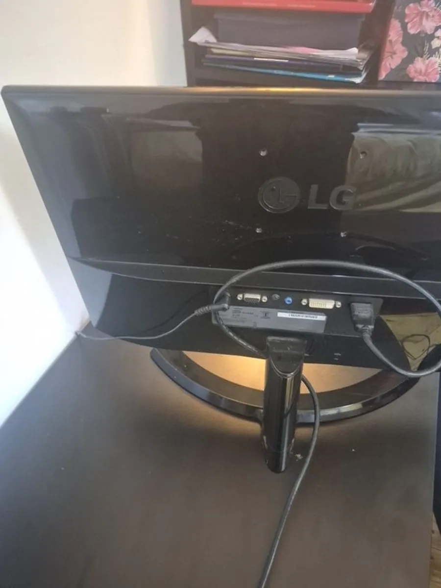 LG Monitor - Image 2