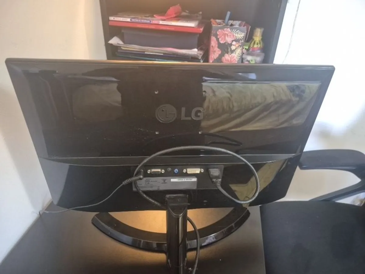 LG Monitor - Image 3