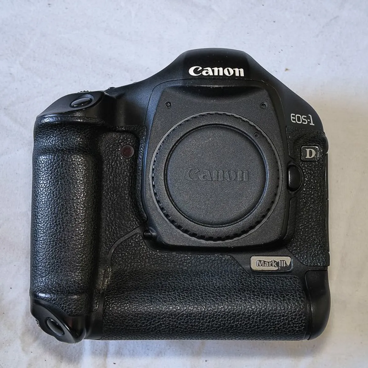 Canon EOS-1D Mark III - Pro Field & Studio Kit (Battery, Dual Cards, AC Adapter) - Image 1