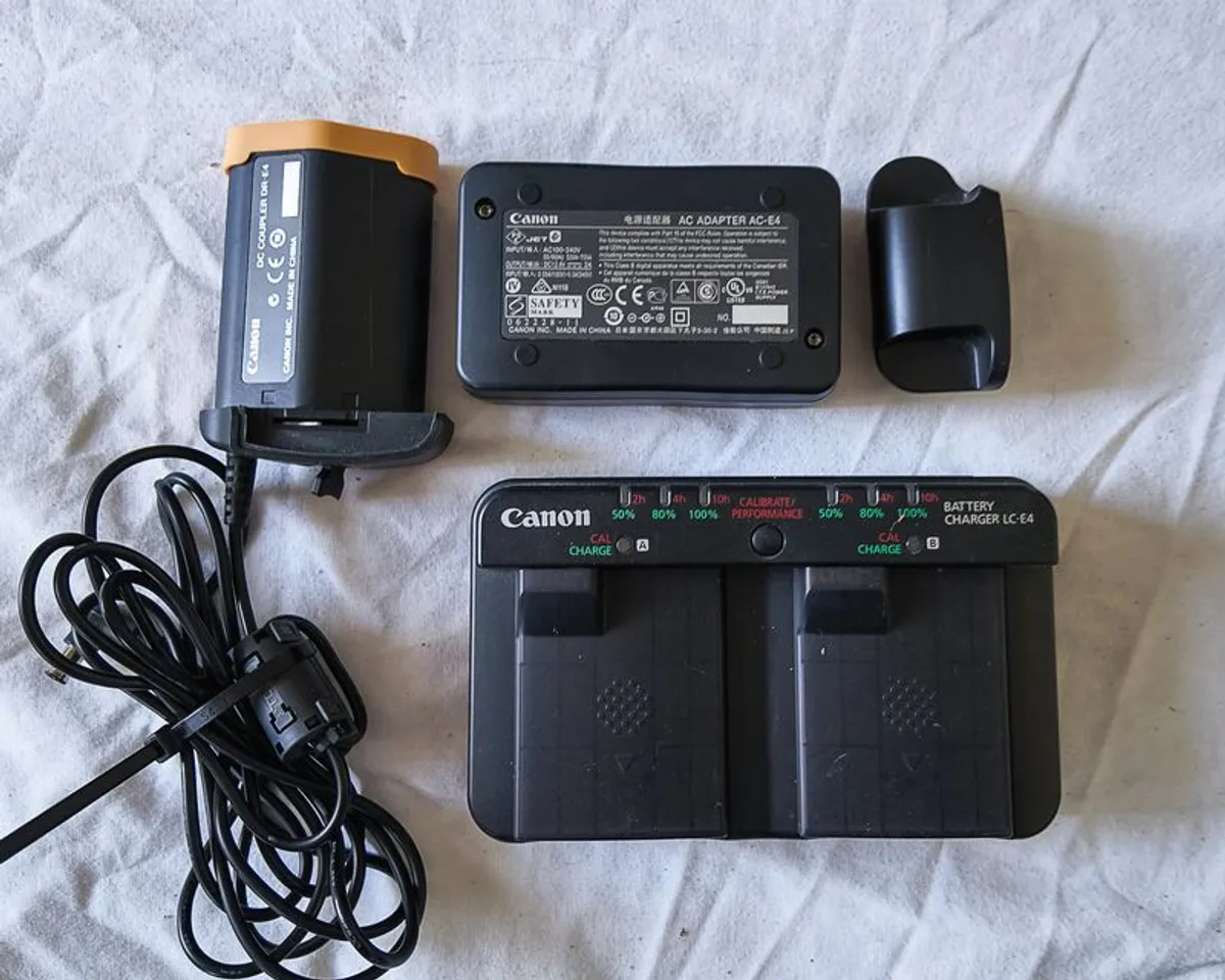 Canon EOS-1D Mark III - Pro Field & Studio Kit (Battery, Dual Cards, AC Adapter) - Image 2