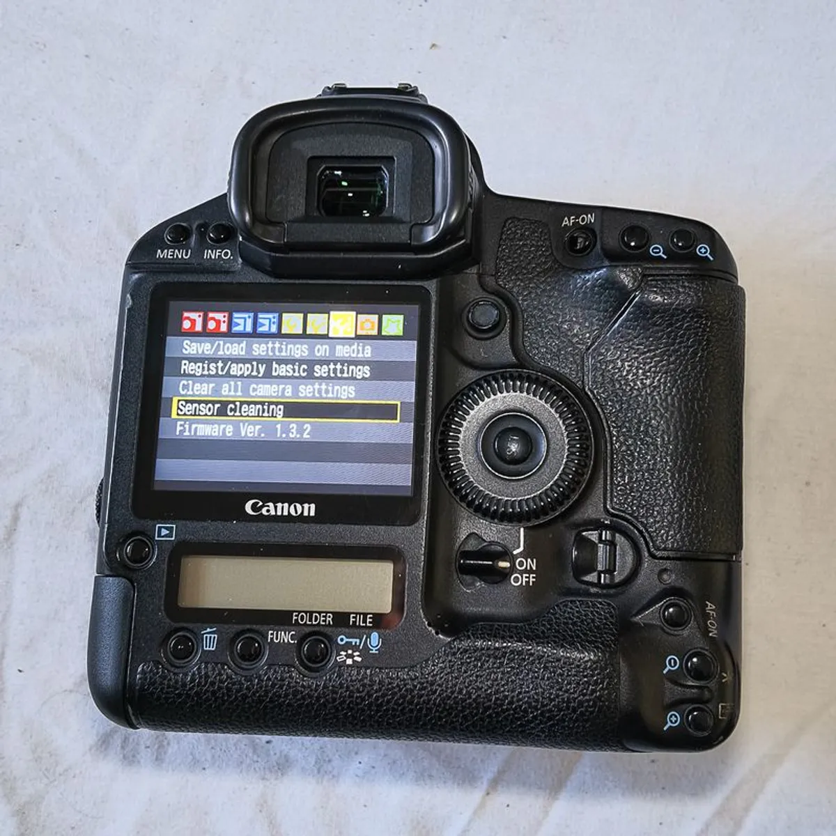 Canon EOS-1D Mark III - Pro Field & Studio Kit (Battery, Dual Cards, AC Adapter) - Image 4