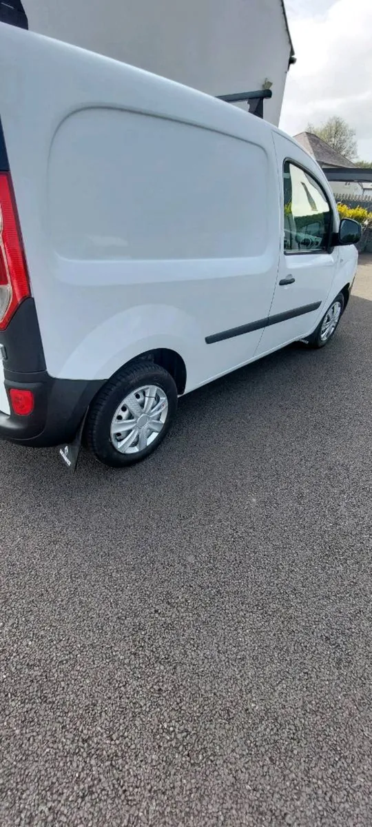 Van - Image 4