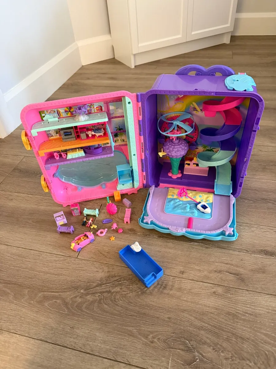 Polly Pocket Pollyville Rolling Suitcase - Image 2