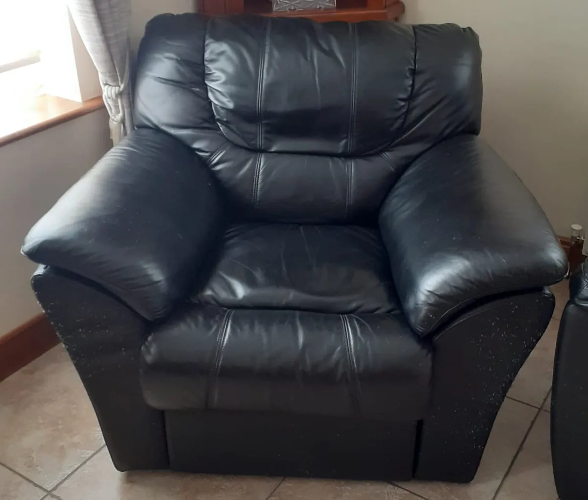 Sofa and chairs - Image 3