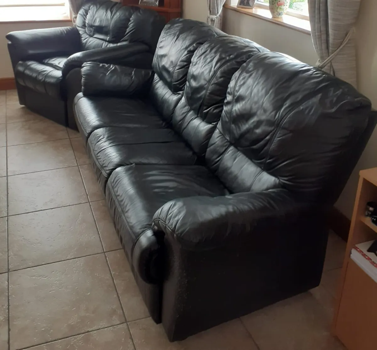 Sofa and chairs - Image 1
