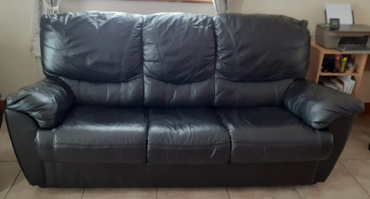 Sofa and chairs - Image 2