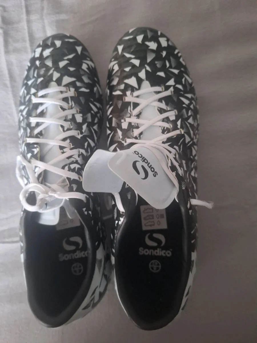 Football boots - Image 1