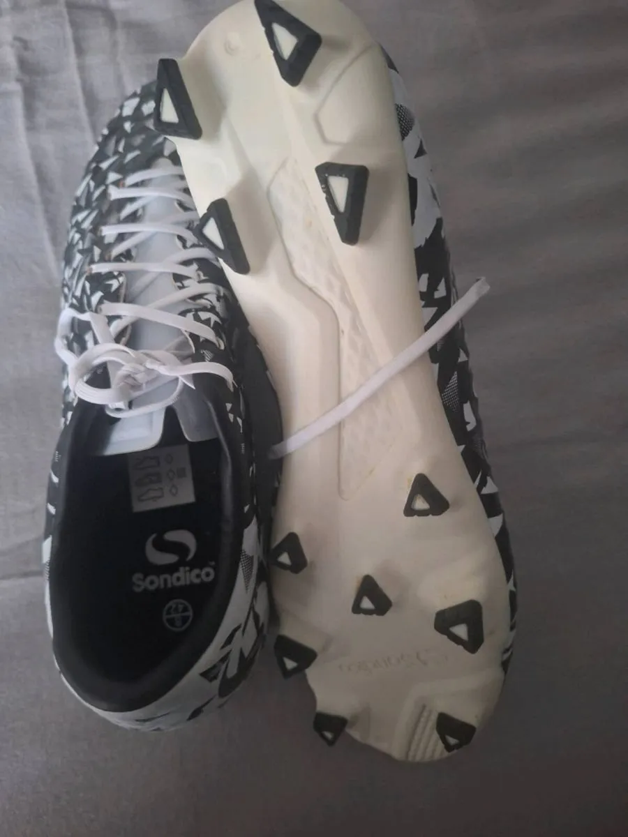 Football boots - Image 2