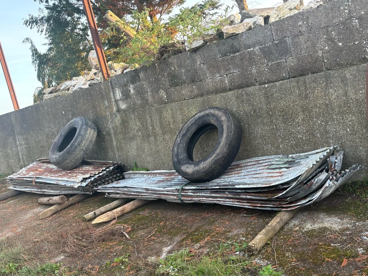 30 sheets of galvanised iron - Image 1