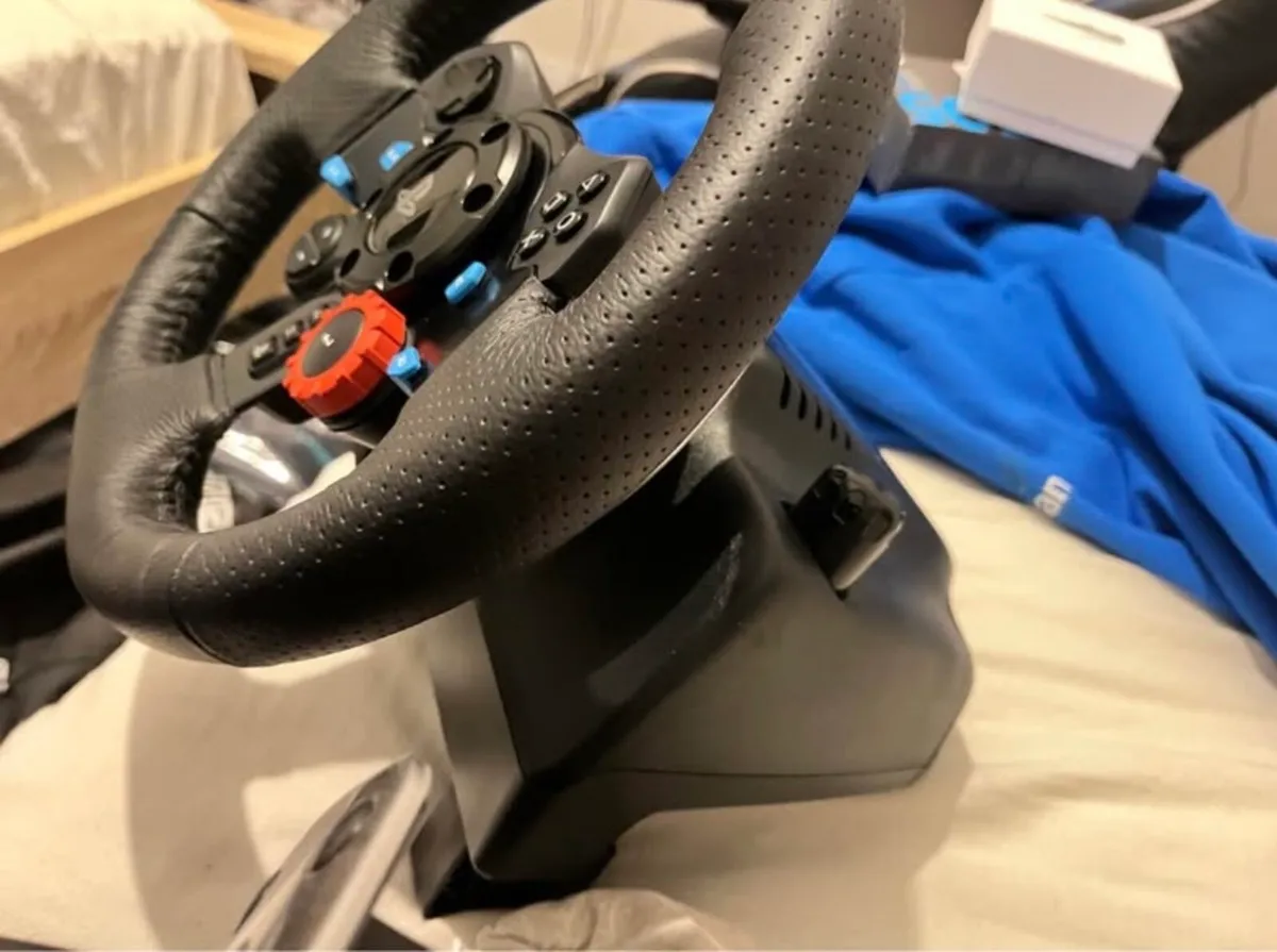 Logitech steering wheel and shifter - Image 2