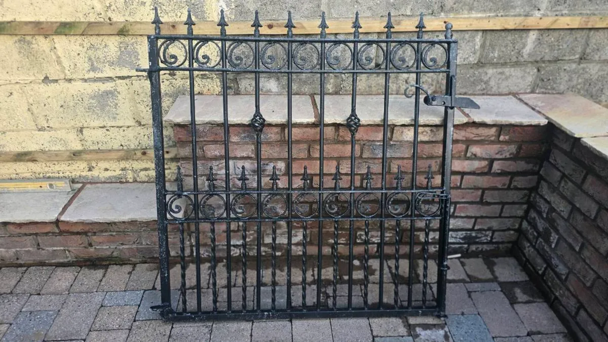 Entrance/driveway Gates - Image 2