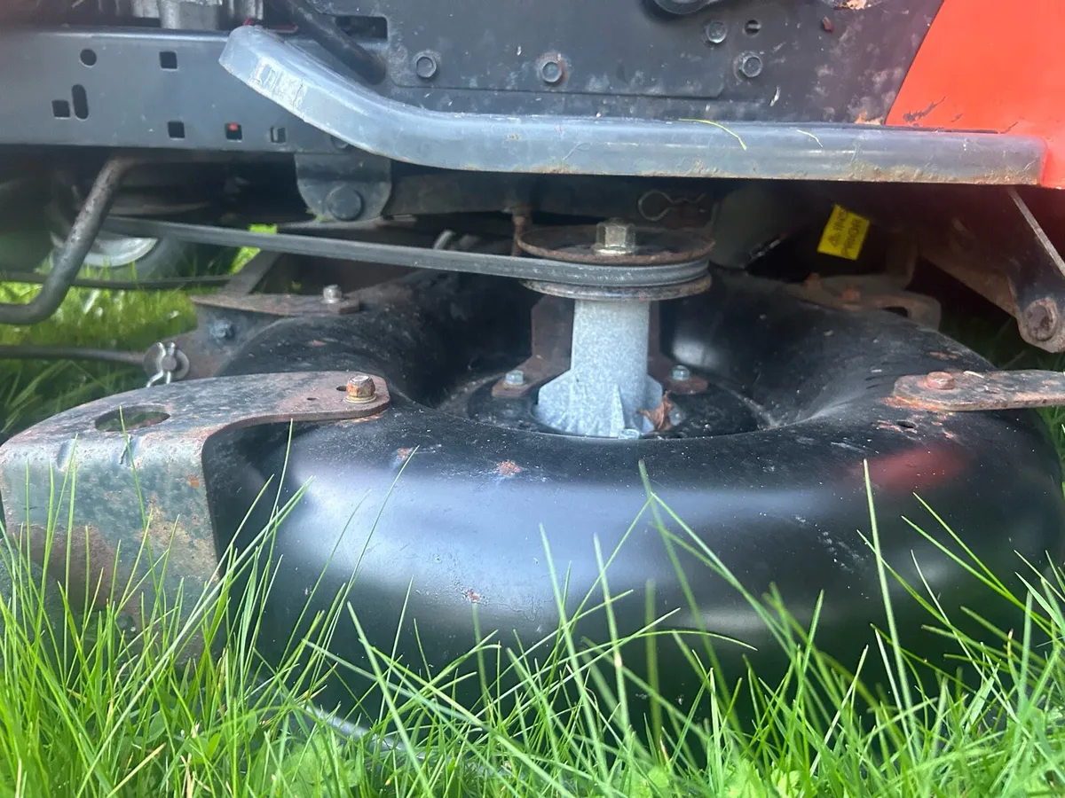 Husqvarna lawnmower 42” new deck - Image 3
