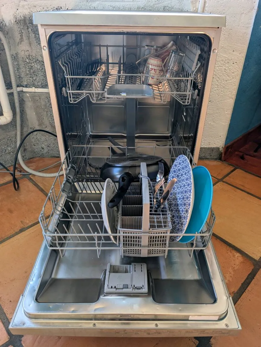 Bosch Series 4 freestanding dishwasher - Image 4