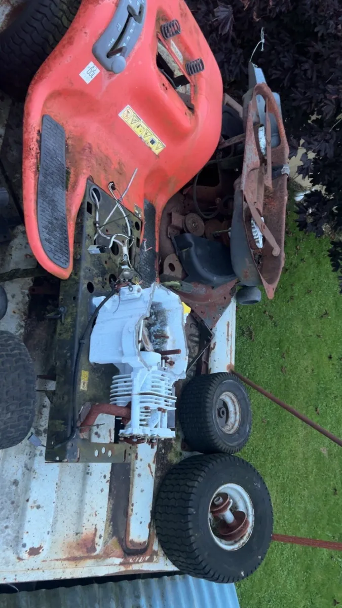Husqvarna lawnmower parts - Image 1