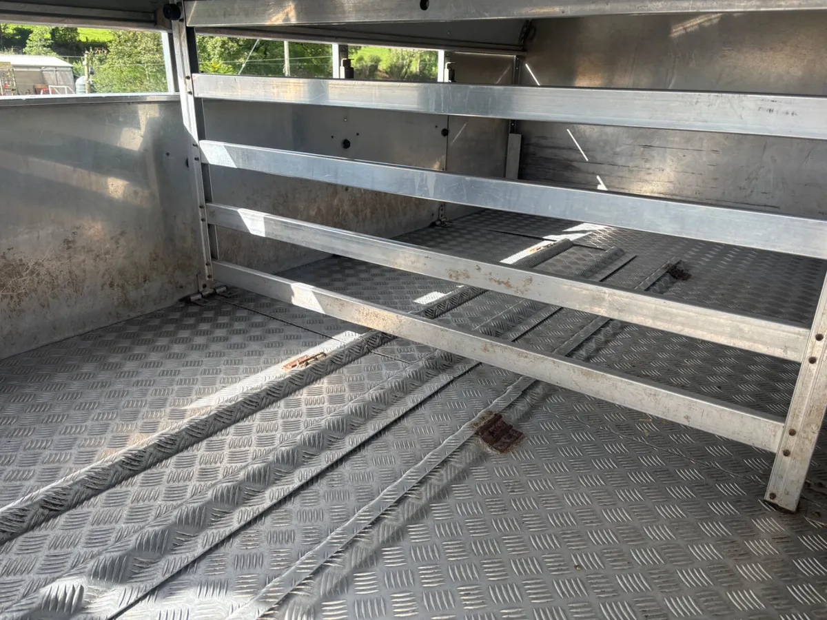 Ifor Williams 12ft x 5ft cattle / sheep trailer - Image 3